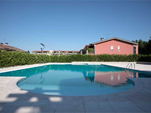 Elegante trilocale in residence con piscina 