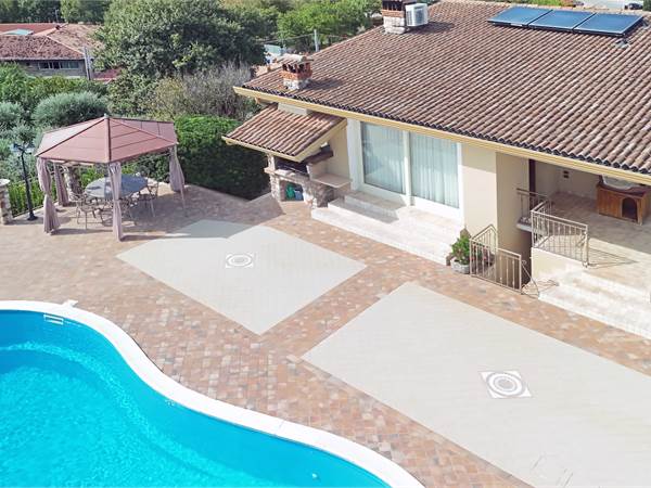 Villa singola con ampio giardino privato 