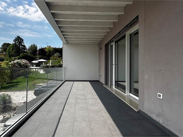 Nuovo Bilocale con Grande Terrazza e Autorimessa