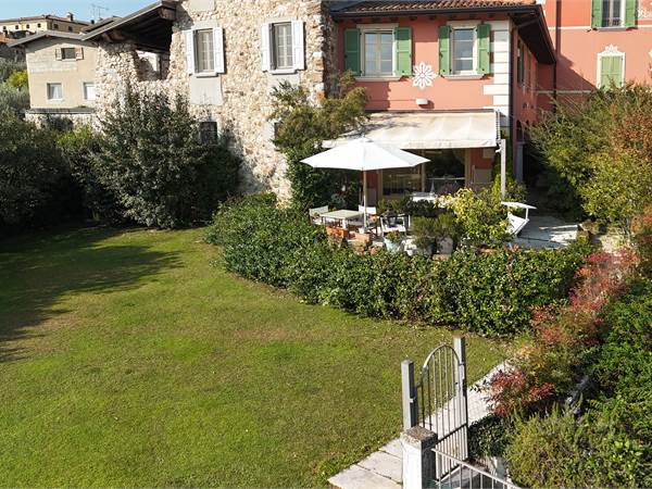 Vista lago – Esclusiva villetta su due livelli in antico monastero ristrutturato