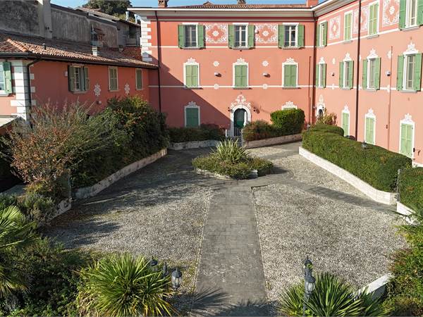 Vista lago – Esclusiva villetta su due livelli in antico monastero ristrutturato