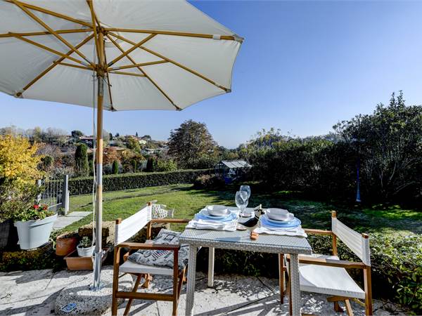 Vista lago – Esclusiva villetta su due piani in antico monastero ristrutturato con piscina