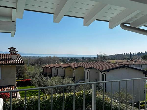 Vista lago - Villa singola completa di arredi e piscina privata 