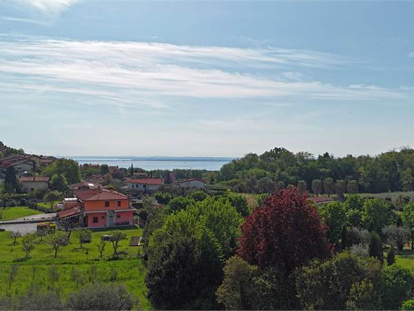 Porzione di rustico da ristrutturare con VISTA LAGO