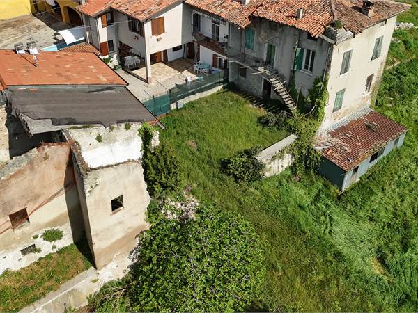 Porzione di rustico da ristrutturare con VISTA LAGO