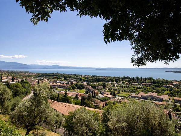 Porzione di casa con vista lago