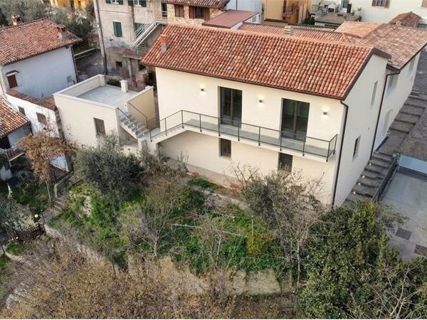 Porzione di casa con vista lago