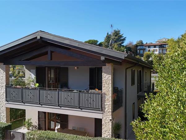 Elegante trilocale con ampia loggia